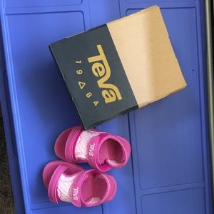 Pink Teva Size 4 Toddler Sandals with Box